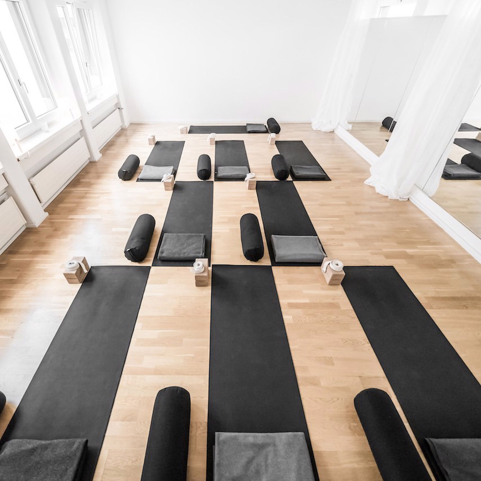 yogastudio3quardrat-large.jpg